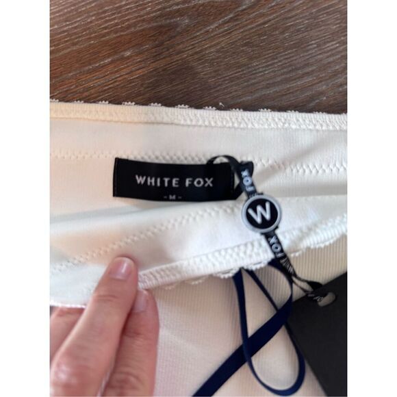 NWT White Fox Some You Win White Mini Skirt Size Medium - Picture 3 of 7